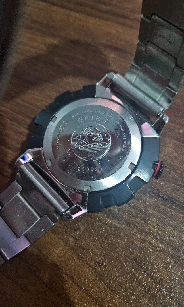 Seiko SRP229 Baby Tuna (Category: Men's Watches) located in Makati City. Submitted by crossco88 (Listing ID 1303612574, Image 3). Description: Seiko Baby Tuna SRP229 used well. Scratches on the bracelet. Brand: Seiko Color: Black/Red Type: Divers Nickname: Baby Tuna Model: SRP229K1 Movement: 4R36 Automatic (Hack able /Hand wound) Water Rating: 200m Lug Width: 22mm Function: Unidirectional Bezel Day & Date Comes with: Original Stainless Steel Stra