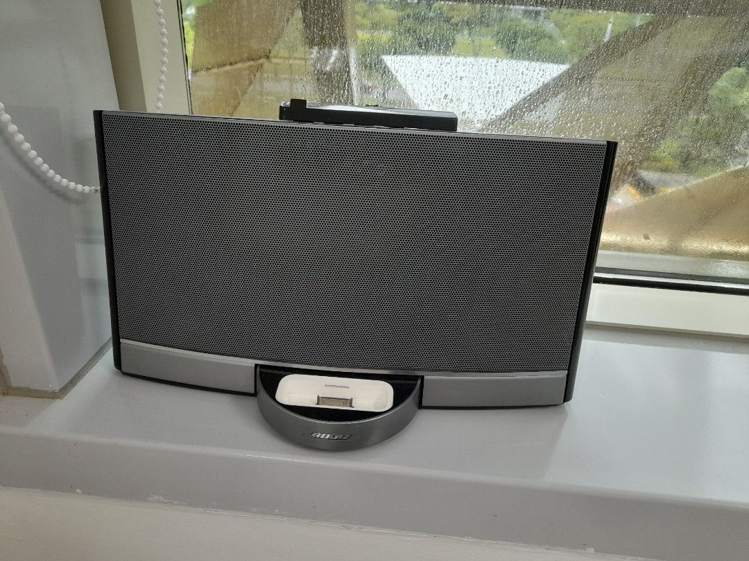 SELLING BOSE SPEAKER