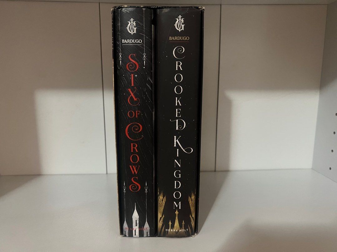 Six of crows duology Hardbound set (Category: Storybooks) located in Iloilo. Submitted by crystal.yukina (Listing ID 1303723739, Image 1). Description: For sale: Six of crows duology by Leigh bardugo Hardbound set Pm for more pics RFS: Decluttering and need funds Shipping/MOD: LBC Express Payment/MOP: Bank transfer (Gotyme) & Gcash.