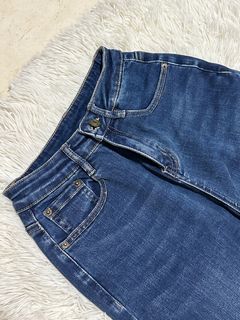(Category: ) located in . Submitted by egg__preloved (Listing ID 1303695376, Image 1). Description: .