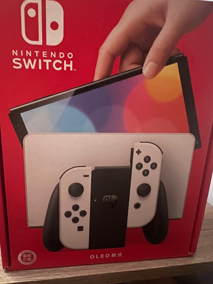 switch oled （分類：Nintendo 任天堂）位於 Hong Kong。 由 ipipiphung 提交（商品編號 1303670669，圖片 2）。簡介： 用咗半年左右，有單有盒，新淨齊配件。迭保護套有Mon貼 ，64 GB內存卡 ，內有3隻遊戲（星路谷物語， 怪物獵人崛起， 巫師三）。