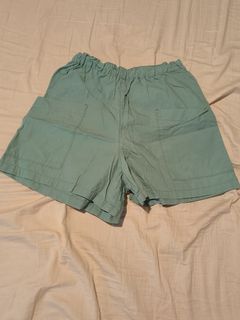 UNIQLO green shorts