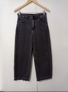 Uniqlo women dark gray highwaist cropped jeans