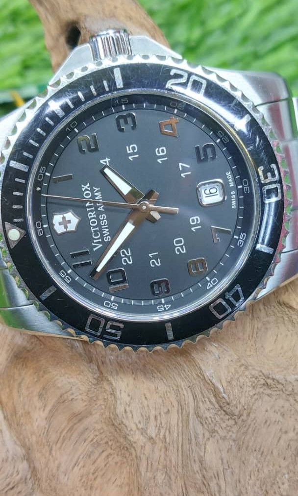 VICTORINOX SWISS ARMY 241436 MEN S MAVERICK GS QUARTZ STEEL WATCH