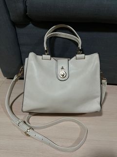 White leather cross body sling or hand bag