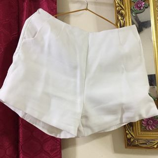 white trousers shorts