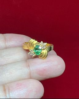18K Ring with Diamonds and Chrysoprase