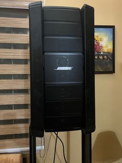 4 Bose Speakers with stand