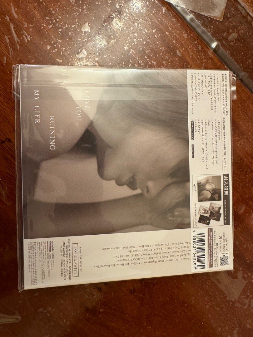 日版日本限定盤限量7吋CD）Taylor Swift TTPD The Tortured Poets Department 泰勒絲專輯Bonus  Track The Manuscript (連鎖匙扣+ 貼紙）期間限定限定盤JP edition Japan ,