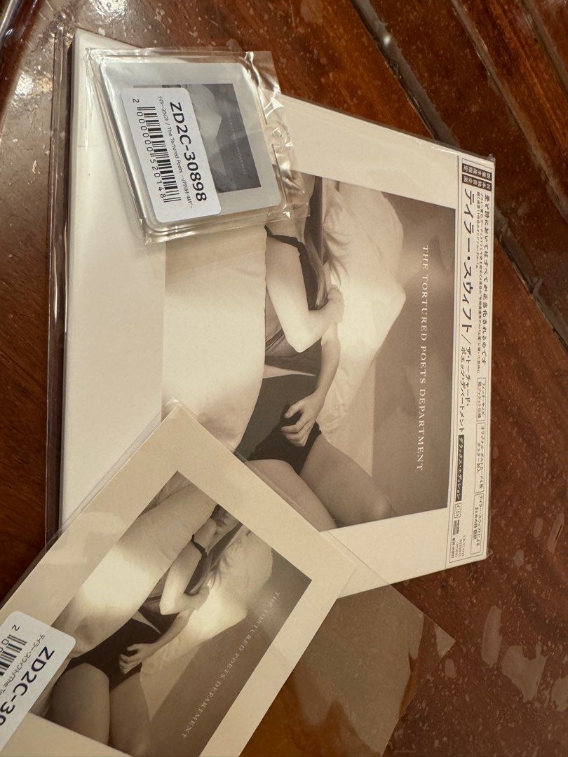 日版日本限定盤限量7吋CD）Taylor Swift TTPD The Tortured Poets Department 泰勒絲專輯Bonus  Track The Manuscript (連鎖匙扣+ 貼紙）期間限定限定盤JP edition Japan ,