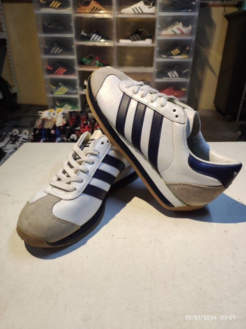 Adidas country vintage store