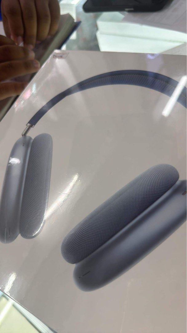 Airpods Max (Category: Earphones) located in Quezon City. Submitted by madamsgadgetsshop (Listing ID 1303794883, Image 1). Description: .