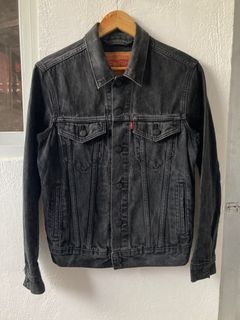 Authentic Levi’s Wash Black Type 3 with side pocket trucker denim jacket for Men’s, XS on tag dimes is 19 X 24