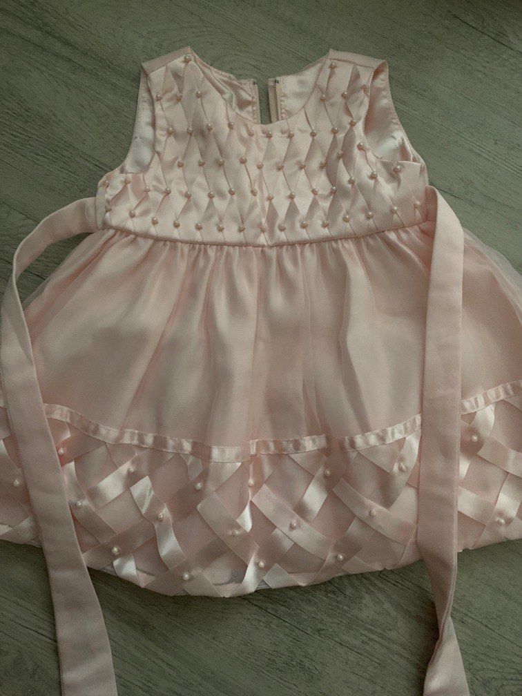 Baby pink dress (Category: Babies & Kids Fashion) located in Imus. Submitted by camillegcleans (Listing ID 1303788571, Image 1). Description: .