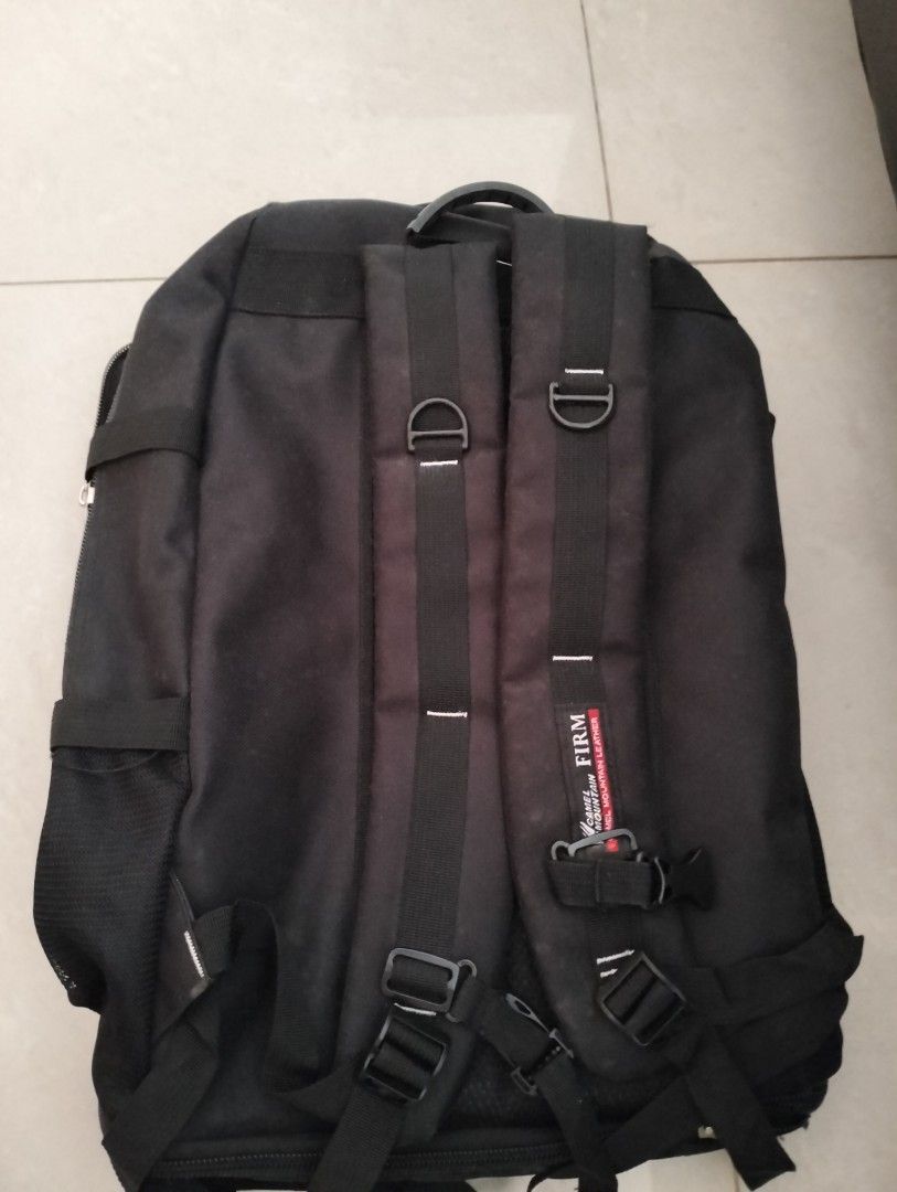 Backpack (Category: Backpacks) located in Singapore. Submitted by vastcloud_cc09d7 (Listing ID 1303820406, Image 3). Description: .