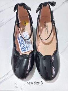Black wedge shoes