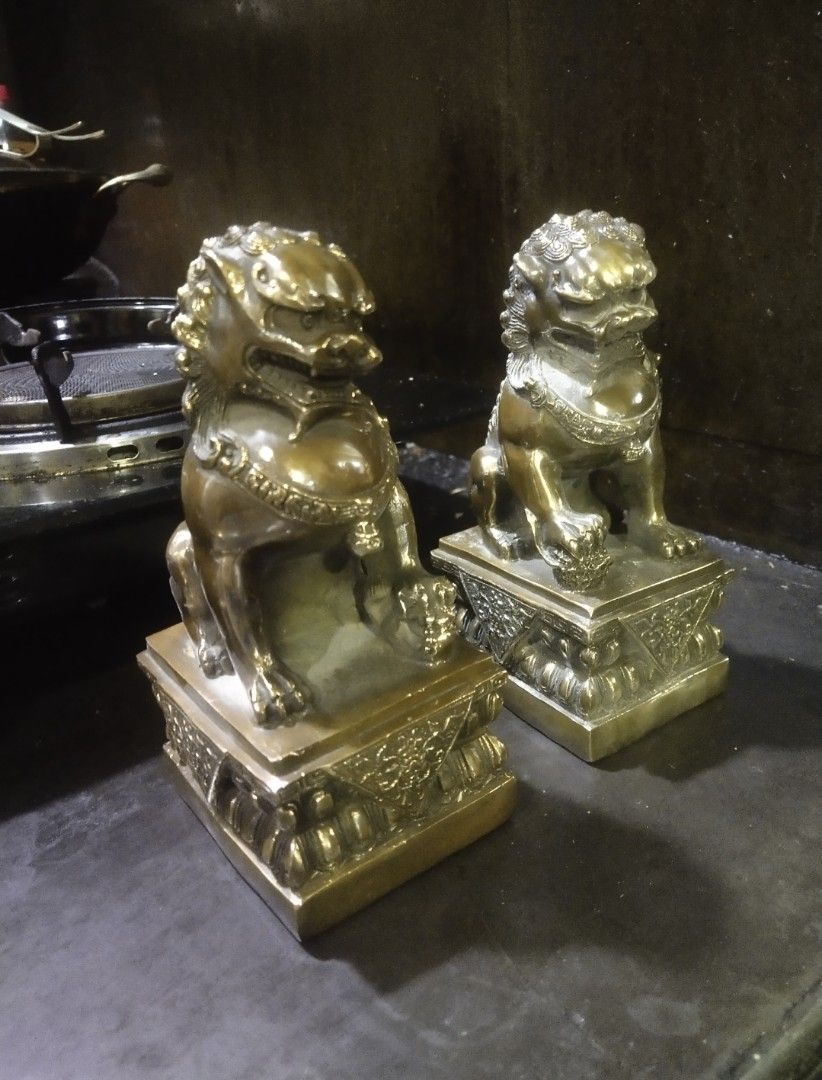 Brass Fu dog pair statue display (Category: Vintage Collectibles) located in Manila. Submitted by kurukutuk (Listing ID 1303905993, Image 1). Description: brass Fu dog pair statue display 8 x 4 x 4 inches HxLxW made of brass.