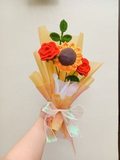 crochet flower bouquet (sunflower, rose)