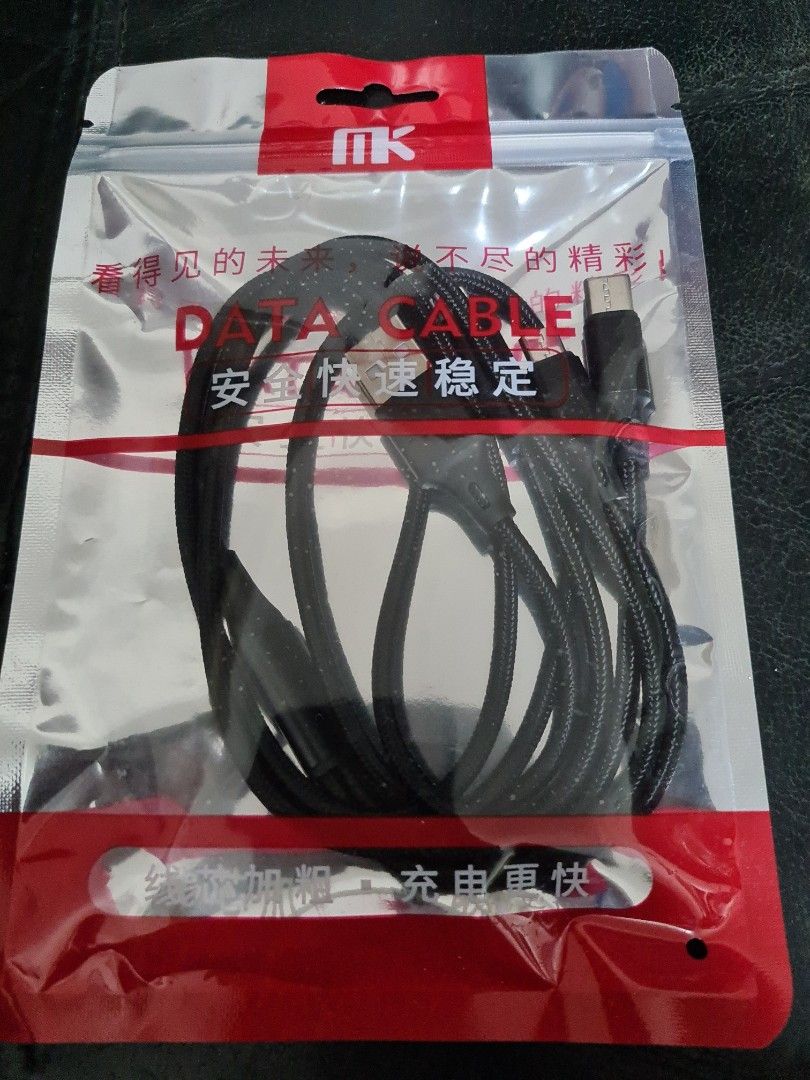 Data Cable （分類：充電器及電線）位於 Hong Kong。 由 mochi_lychee 提交（商品編號 1303846223，圖片 1）。簡介： Brand New fast charging USB 3 in 1 Data Cable C-type, Apple and Android。