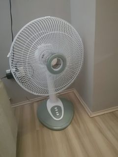 Desk floor fan