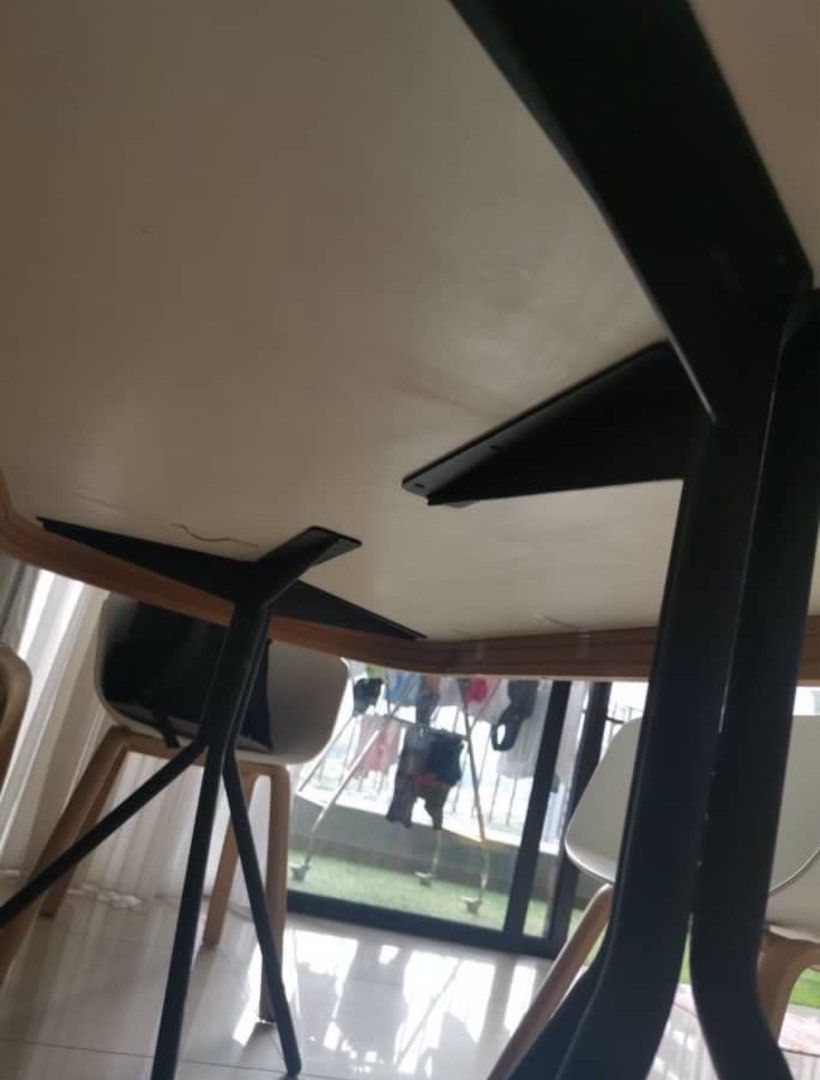 Dining table (Category: Tables & Sets) located in Klang. Submitted by frankielee90 (Listing ID 1303780602, Image 3). Description: Dining table to let go. Rm 280 negotiable. Arrange your own delivery .