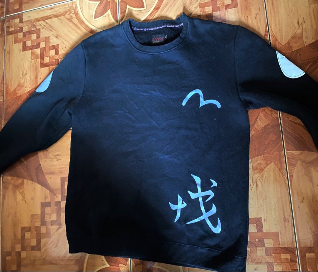 EVISU SWEATER (Category: Coats, Jackets and Outerwear) located in Manila. Submitted by declutterwithmarga (Listing ID 1303825909, Image 1). Description: size medium on tag but can fit up to large reflectorize .