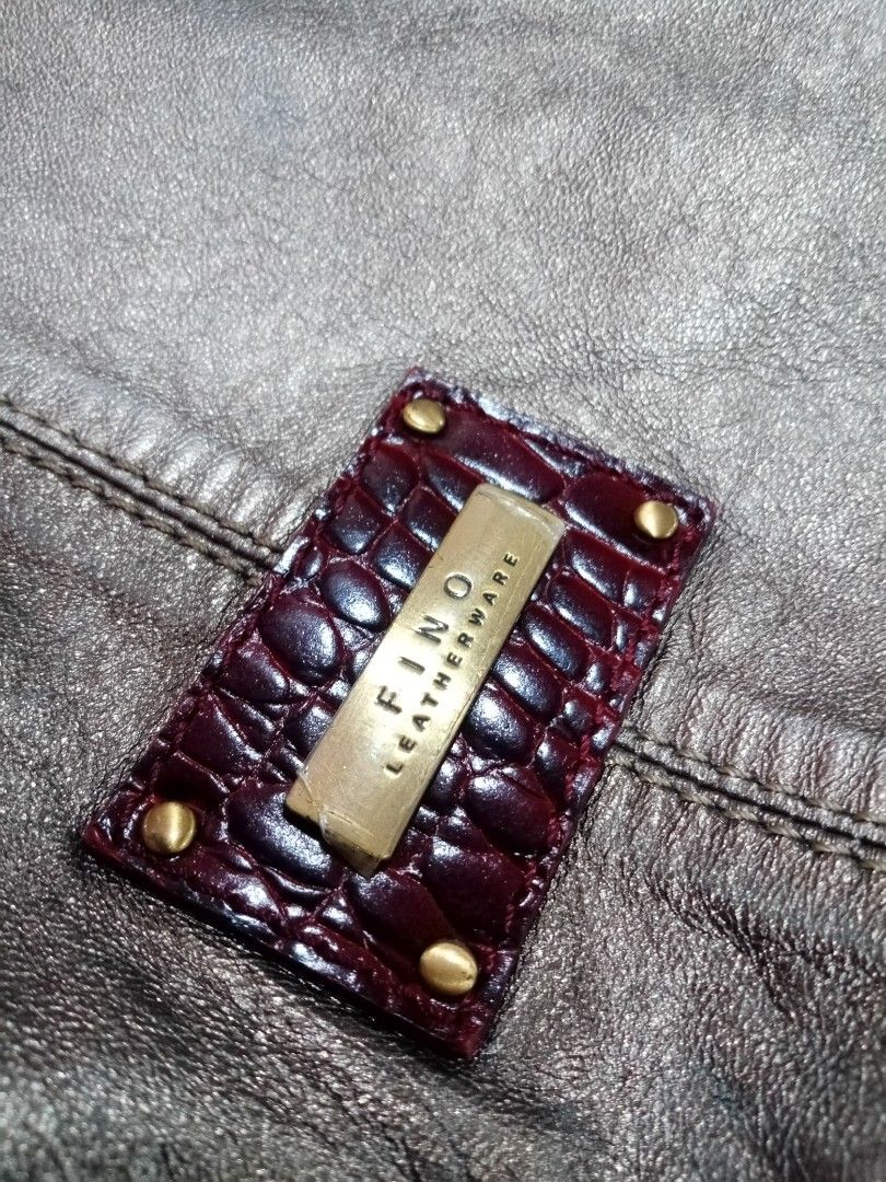 Fino Leatherware M-Reverso Tote Bag (Category: Shoulder Bags) located in Cebu City. Submitted by maksipreloveditems (Listing ID 1303911221, Image 3). Description: Fino Leatherware M-Reverso Bag Color: Pewter and Dark Brown Nylon * * * scuffings on the leather * Item is in Cebu City. PLEASE READ: Photos posted are FINAL. NO "When Worn Photos" request please. Flaws were mentioned in the description and shown in the pictures posted. Dimensions: Shou