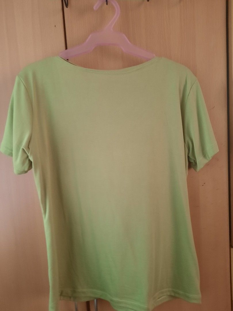 Front Double Lining Square Neck Avocado Green T Shirt Top (Category: Shirts) located in Paranaque City. Submitted by trishabl_ (Listing ID 1303803923, Image 3). Description: Condition: 10/10 Description: - Double Lining (Front Only) - Square Neck - Short Sleeves - worn once to fit Color: Avocado Green Size: can fit M-2XL Measurement in inches: L: 24" Bust: up to 44" 💵 MOP: BDO, Maya or GCash 🚚 MOD: Lalamove, Grab Express, Flash Express or LBC �