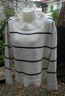 H&M BASIC KNITTED SWEATER SIZE MEDIUM LOOSE FIT