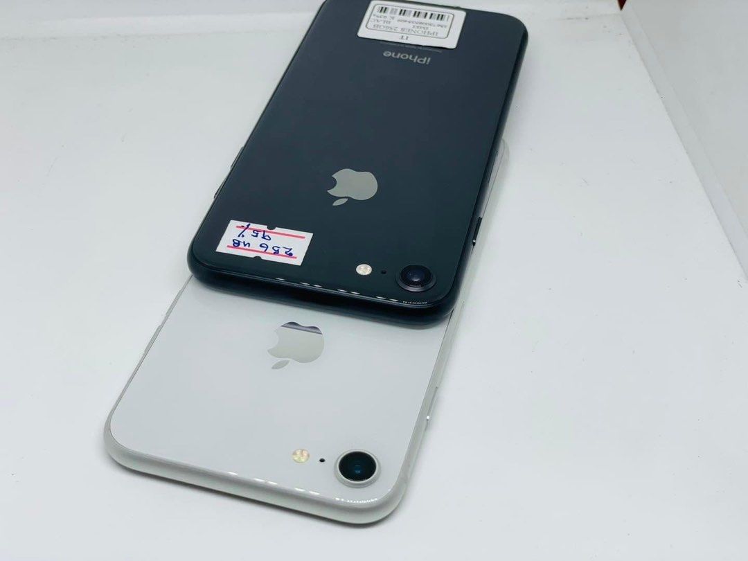iPhone 8 256gb (Category: iPhone 8 Series) located in Manila. Submitted by TekiCashGadgetsph (Listing ID 1303818043, Image 2). Description: (FU) Open-line, any sim working (worldwide) - Guaranteed original iPhone not fake/copy accessories with box Secondhand Good as new not abused! Presentable •Original Lcd • no issue hidden issues • no apple id / iCloud id • Good batthealth • Good cam front/back • Good Performance • Good touch id • Good use / pl