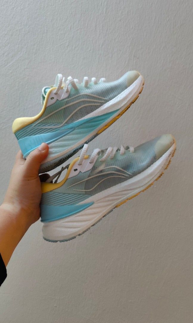 Can running shoes be used for badminton hotsell