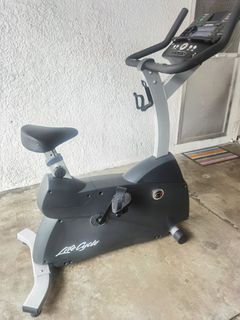 Life Fitness C1 Stationary Bike Upright Bike with Track Connect Console Good for Elderly use brand new price is 184k Heavy-duty slightly used