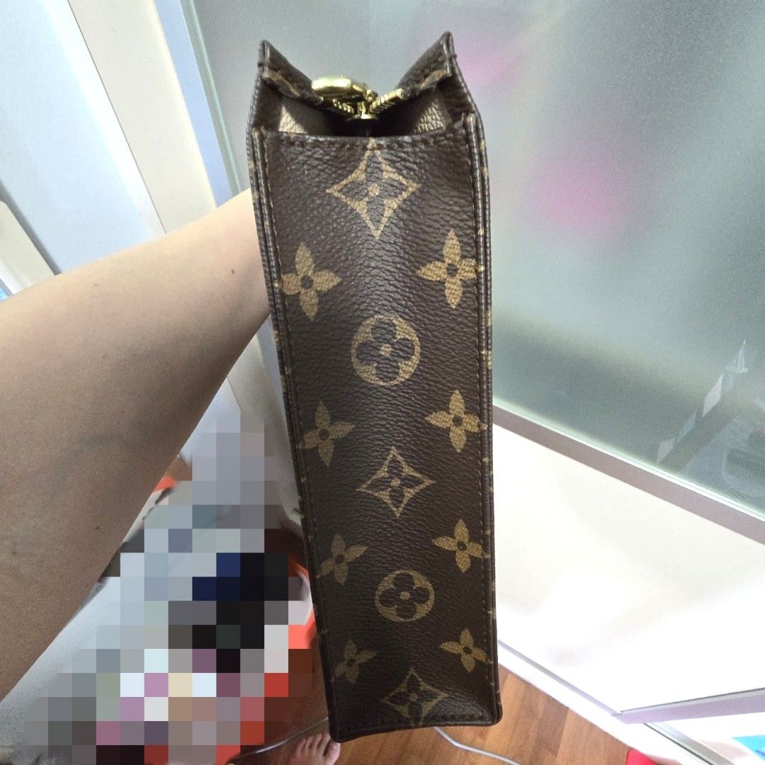 LOUIS VUITTON TOILETRY POUCH 26 M47542 Women s Fashion Bags Wallets Clutches on Carousell