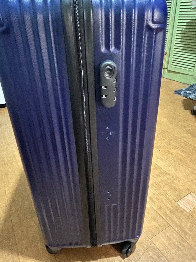 Luggage (Category: Luggage) located in Marikina City. Submitted by jyzsy (Listing ID 1303788677, Image 3). Description: Large luggage, very light. Size 28”x19”x12” Side handle strap broken. Small part of zip cover unsewn See all pictures .