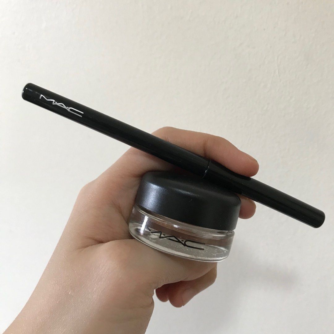 MAC Bundle (Category: Makeup) located in Caloocan City. Submitted by wearweare (Listing ID 1303800714, Image 2). Description: .