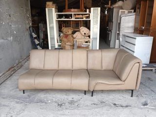 Modular Leather Sofa   L80 x W32 x H14/28 In good condition Code akc k107