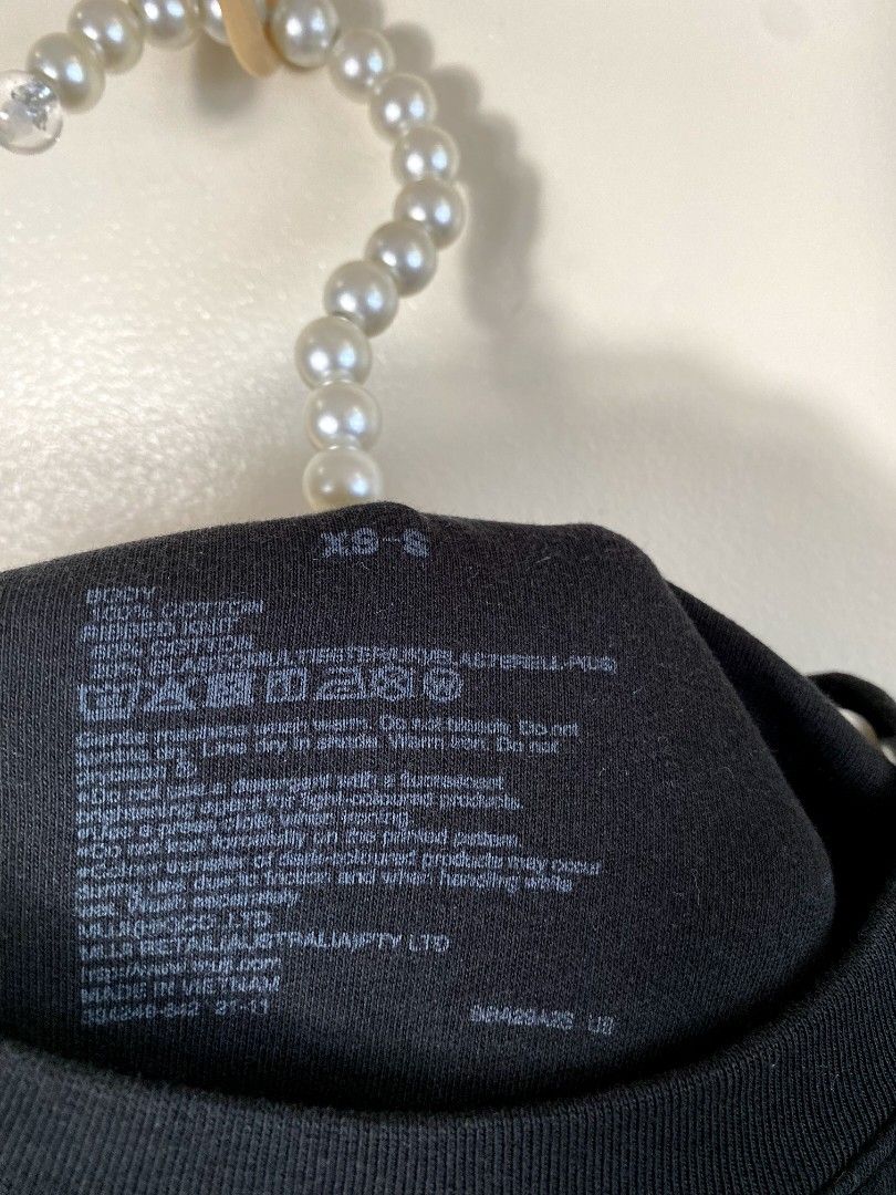 Muji Smooth Knitting Wide Shirt (Category: Blouses) located in Hermosa. Submitted by adeladeguzman19 (Listing ID 1303792627, Image 3). Description: excellent size xs-small.