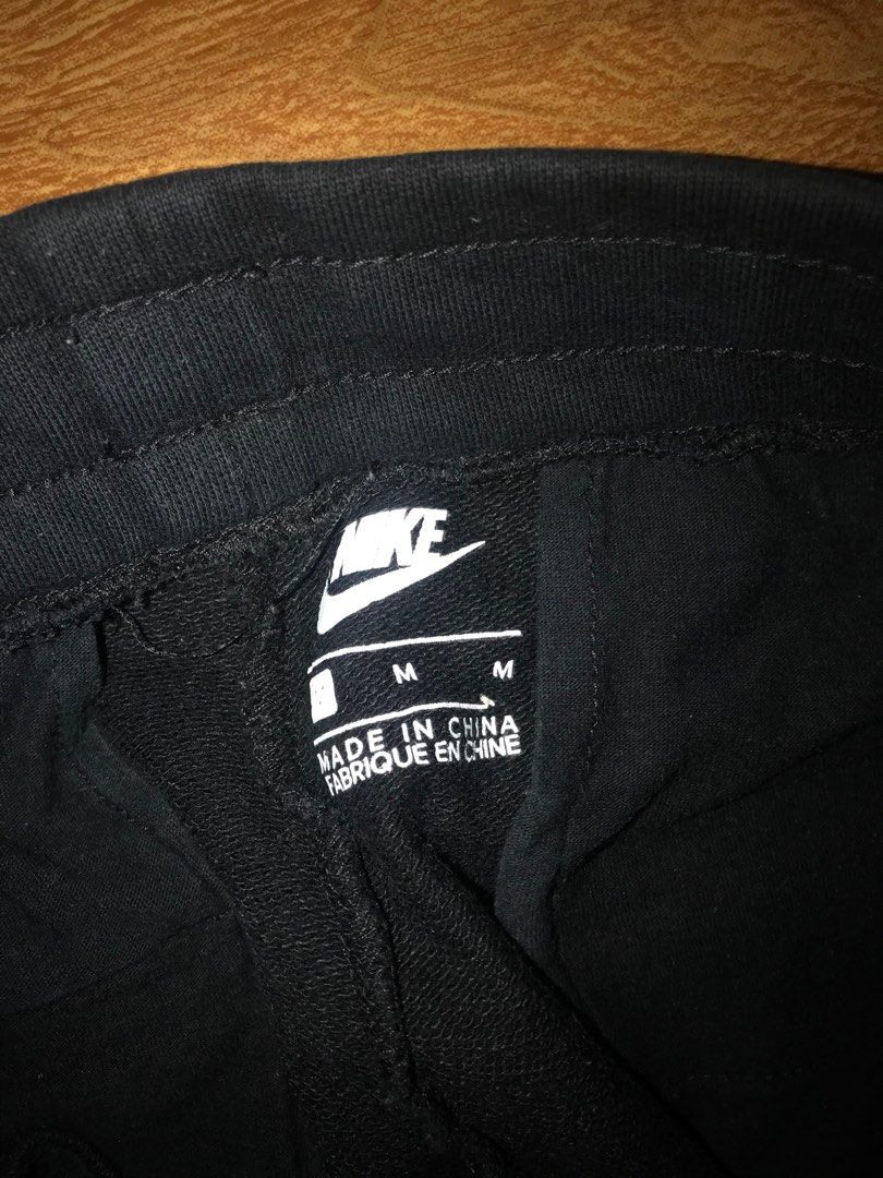 NIKE SB JOGGER PANTS (Category: Joggers) located in Dagupan City. Submitted by nathani3l (Listing ID 1303861294, Image 3). Description: W:32-36 L:38.5 ISSUES: CUT TAG, 2 PINHOLE, NO LACE COLOR RATE 9/10.
