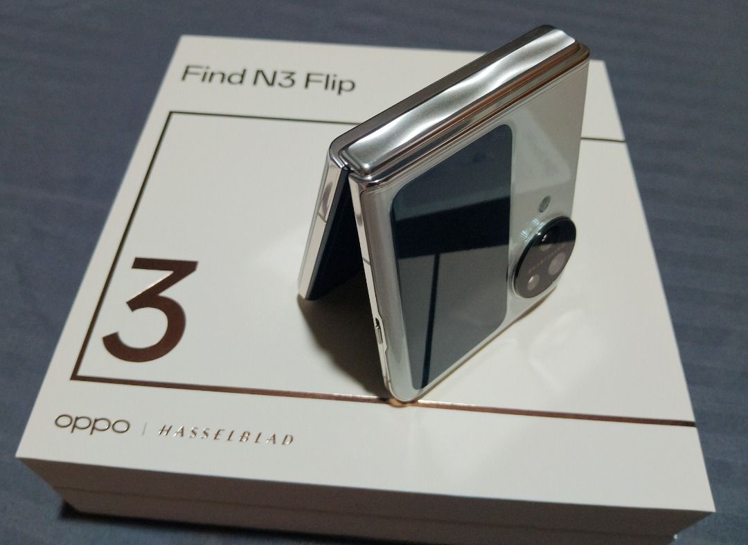 Oppo Find N3 Flip (Category: OPPO) located in Caloocan City. Submitted by sherrymapa73756 (Listing ID 1303900753, Image 3). Description: Smart Locked Only 2 month old Complete Oppo Box and Accessories included..