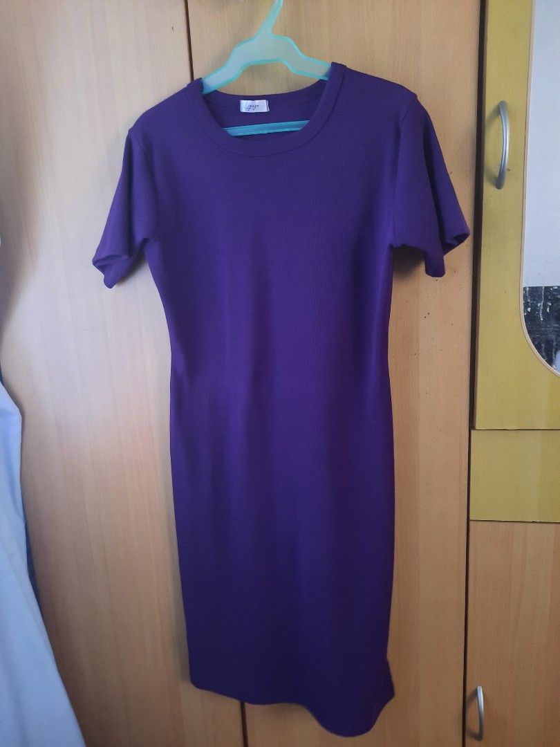 Plus Size Body Con Dress Thick Knitted Material (Category: Dresses) located in Paranaque City. Submitted by trishabl_ (Listing ID 1303809077, Image 2). Description: Condition: 10/10 Description: - Thick knitted fabric - Round neck - Short sleeves - stretchable - worn once to fit Color: Deep Purple/Violet Size: can fit M-2XL Measurement in inches: Length: 40" Width: 18" 💵 MOP: BDO, Maya or GCash 🚚 MOD: Lalamove, Grab Express, Flash Express or LB