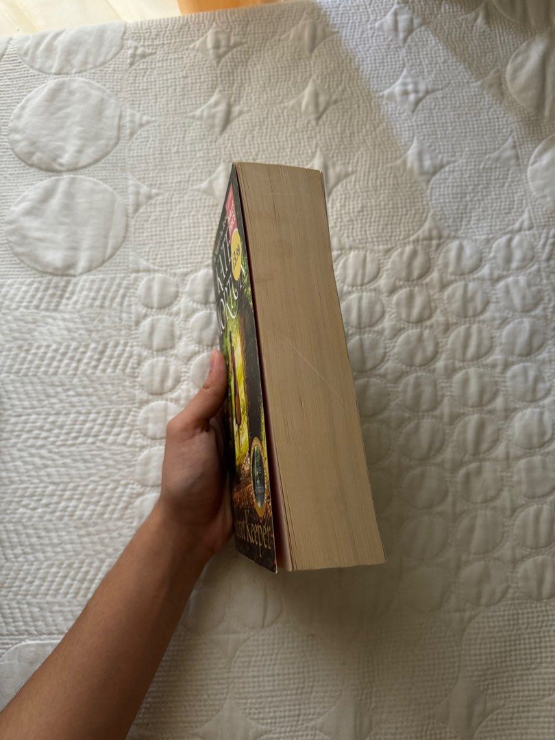 Pre-loved books - The Secret Keeper (Category: Storybooks) located in Manila. Submitted by phiascart (Listing ID 1303758627, Image 2). Description: The Secret Keeper by Kate Morton - read once - still in good condition.