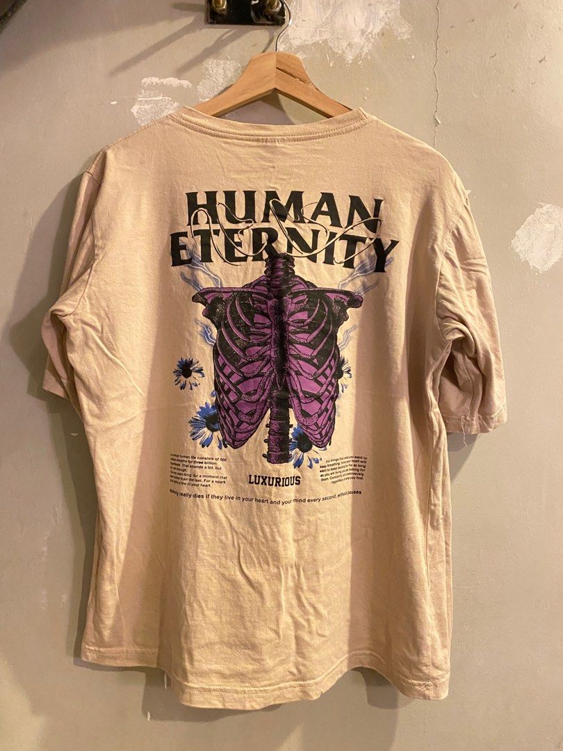 Printed tee (Category: Tshirts & Polo Shirts) located in Shah Alam. Submitted by joee223 (Listing ID 1303875950, Image 1). Description: Pit 21-22 Length 26-27.