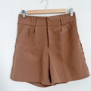 PROMTHONG TROUSER SHORTS IN BROWN