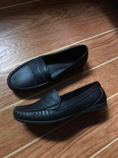 Rubber type black shoes