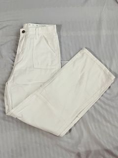 Size 29-30 Classic White Cargo Jeans