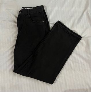 Size 30-31 Black Straight Classic Jeans