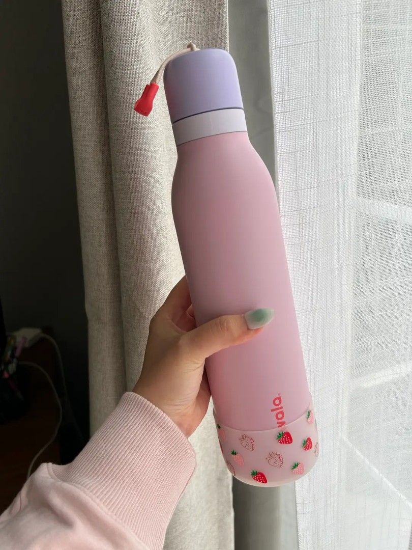 Strawberry Boot for Owala Freesip twist 🍓 (Category: Water Bottles & Tumblers) located in Manila. Submitted by shop.vernitia (Listing ID 1303857683, Image 2). Description: • Fits Owala Freesip twist • From the US • Embossed strawberry clear boot • Local shipping - SCO (P38-55/free shipping voucher every 15th and 30th) or SDD.