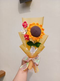 crochet flower bouquet (sunflower and forget me not)