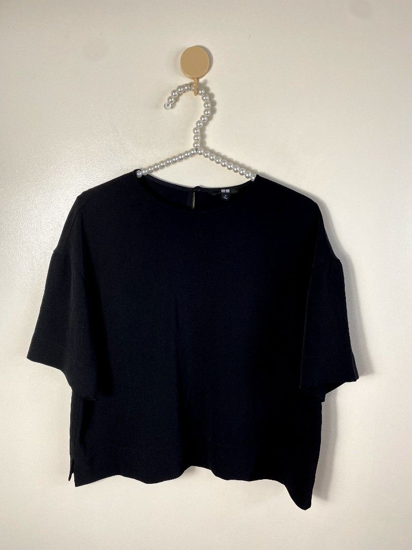 Uniqlo Cut and Sew Drape Blouse (Category: Blouses) located in Hermosa. Submitted by adeladeguzman19 (Listing ID 1303791148, Image 1). Description: excellent size med.