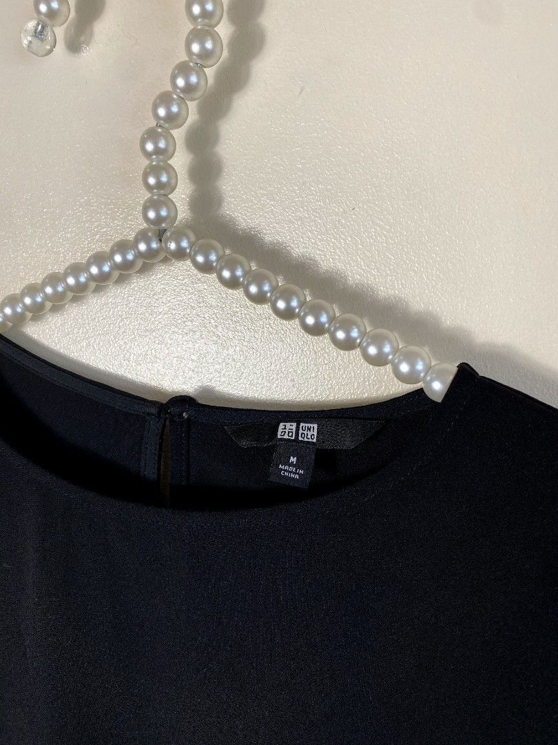 Uniqlo Cut and Sew Drape Blouse (Category: Blouses) located in Hermosa. Submitted by adeladeguzman19 (Listing ID 1303791148, Image 2). Description: excellent size med.